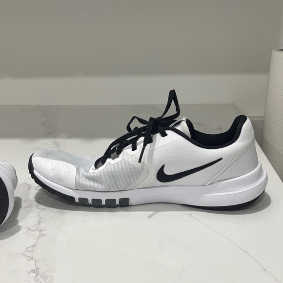 Nike Men's White and Black Running Shoes - Picture 8 of 11